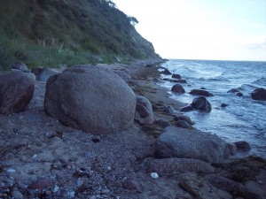 Steiniger Ostseestrand am Südostzipfel der Gager Bucht